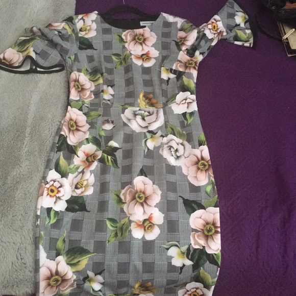 Flowered / striped pattern dress - Picture 1 of 3